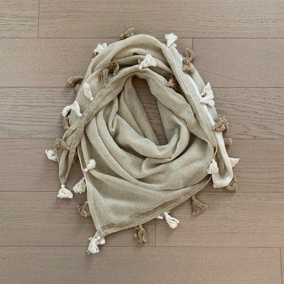 Scarf - Picture 1 of 4